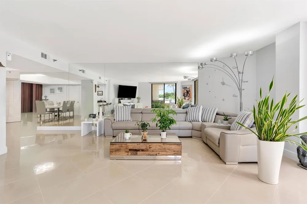 176 HELIOS #108 Jupiter, FL 33477