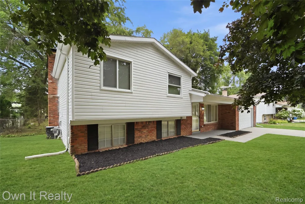 2971 Sleaford Drive Waterford Charter Township, MI 48329