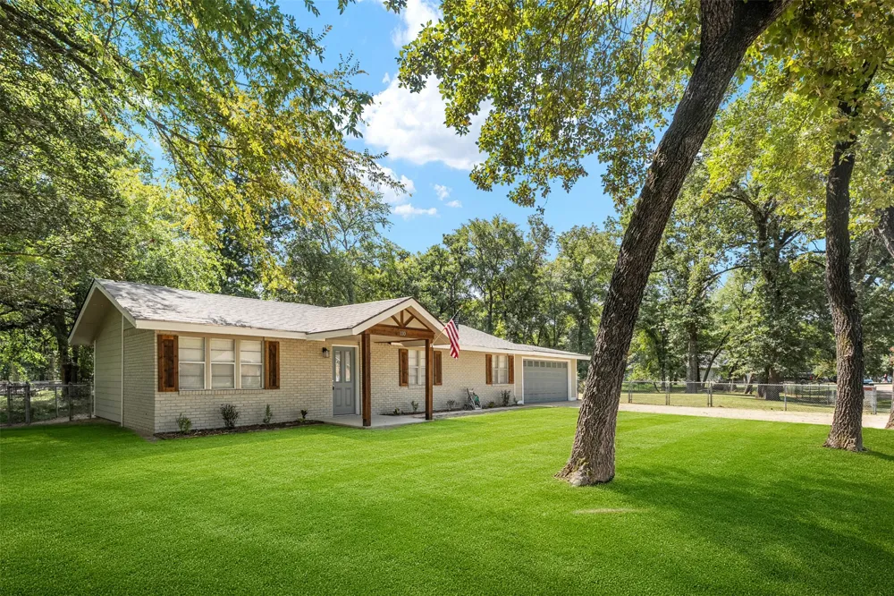 110 Meadowood Road Enchanted Oaks, TX 75156