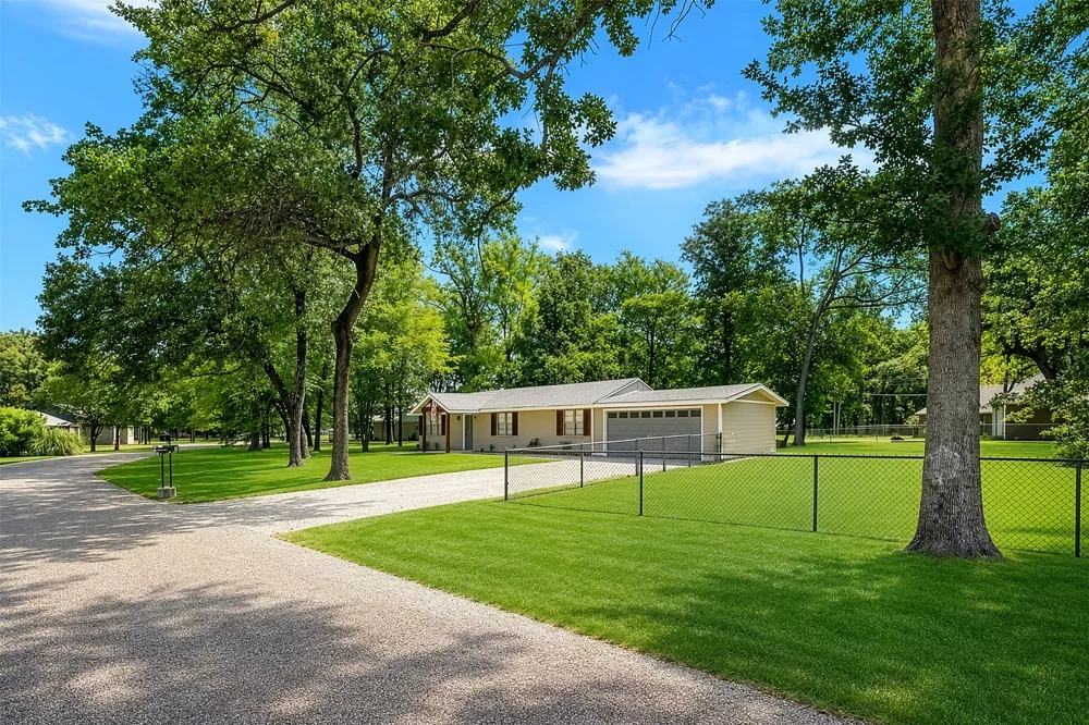 110 Meadowood Road Enchanted Oaks, TX 75156