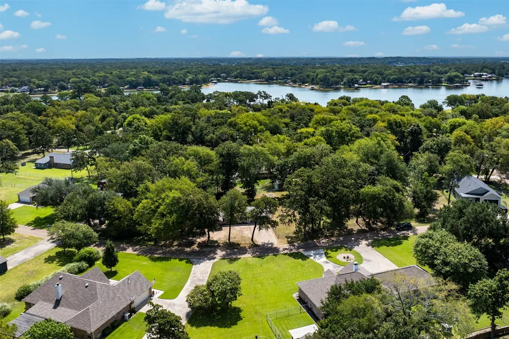 110 Meadowood Road Enchanted Oaks, TX 75156