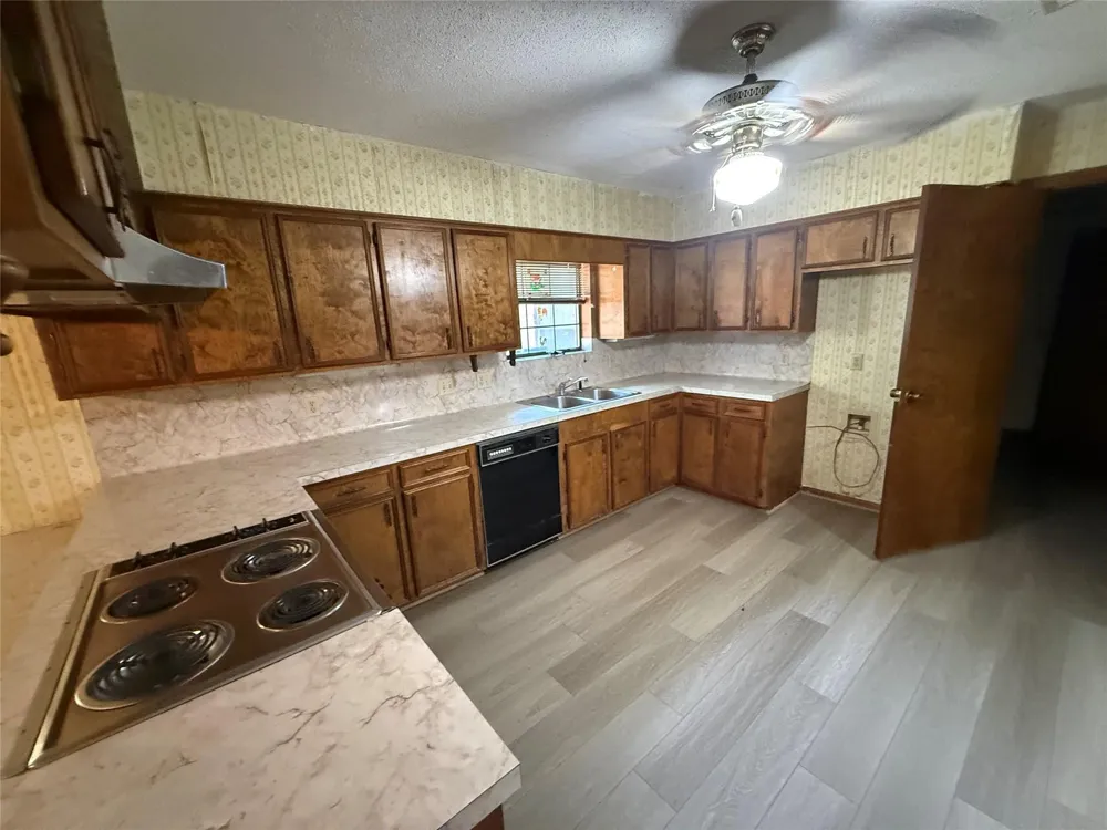 718 Partridge Lane Eagle Lake, TX 77434