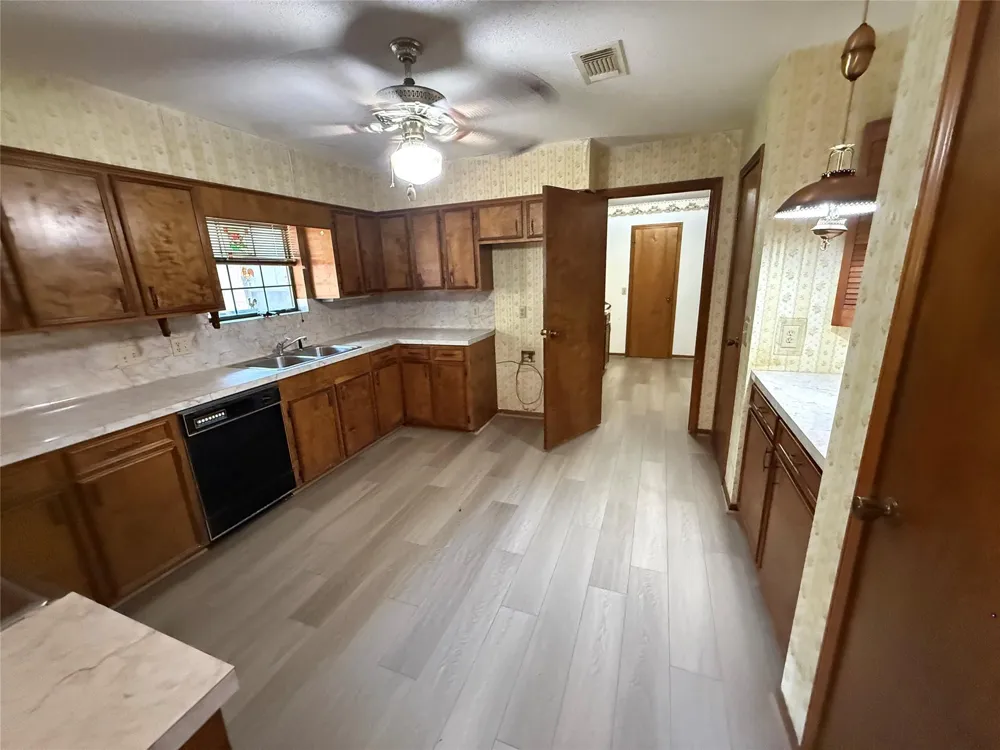 718 Partridge Lane Eagle Lake, TX 77434