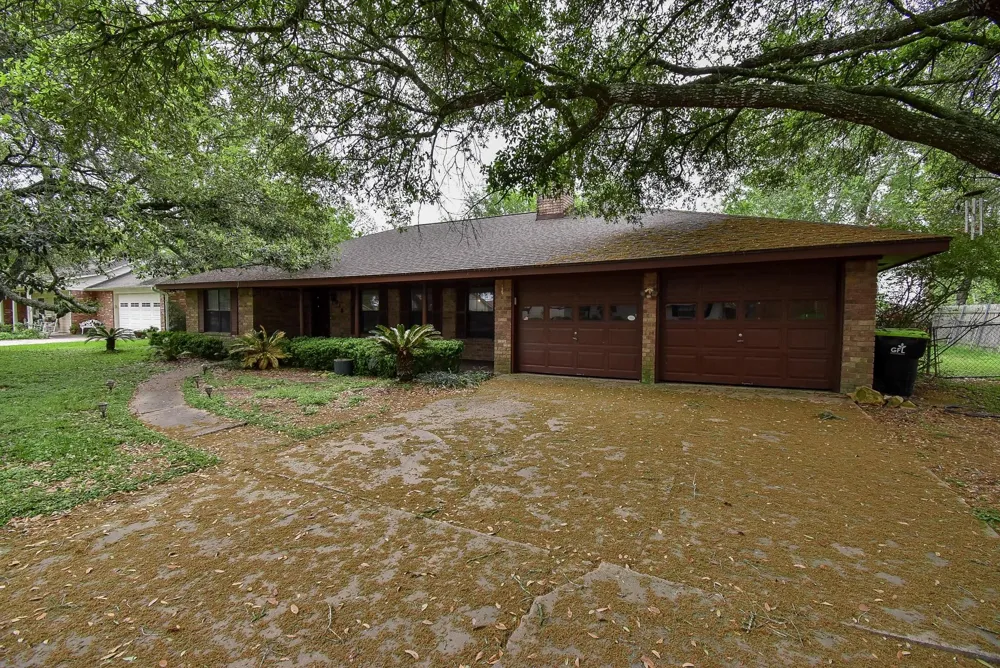 718 Partridge Lane Eagle Lake, TX 77434