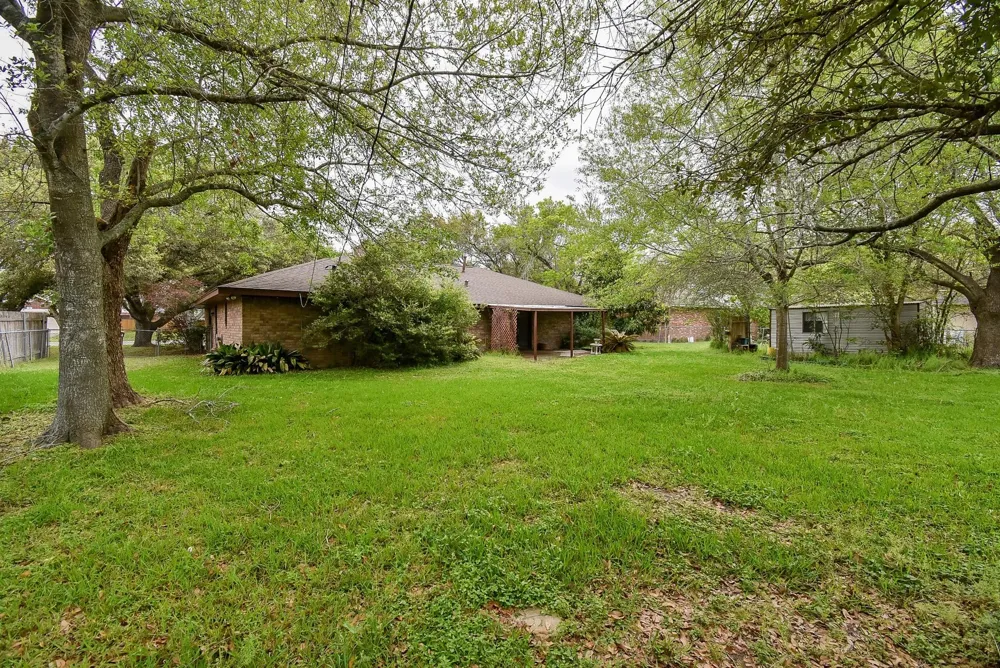 718 Partridge Lane Eagle Lake, TX 77434