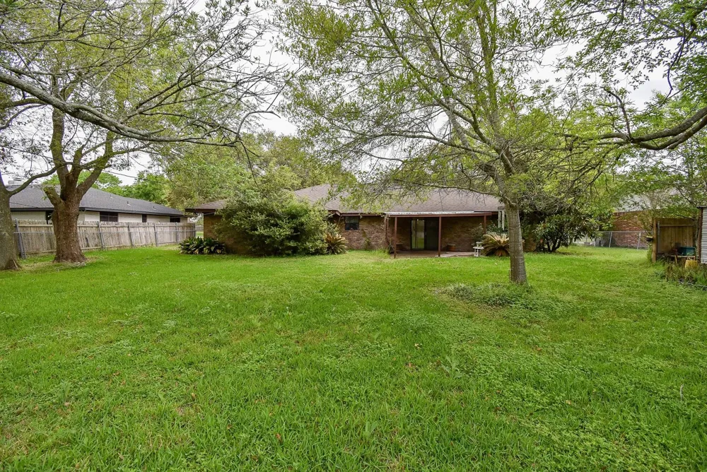 718 Partridge Lane Eagle Lake, TX 77434