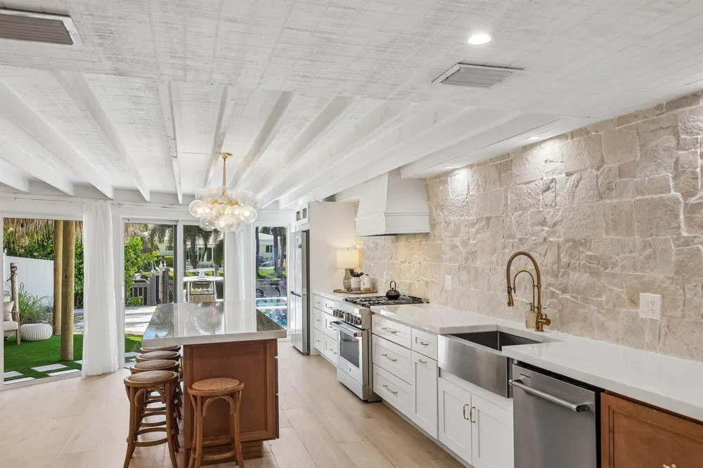 511 SE 9TH AVENUE Pompano Beach, FL 33060
