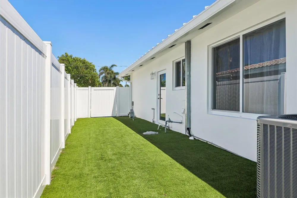 511 SE 9TH AVENUE Pompano Beach, FL 33060