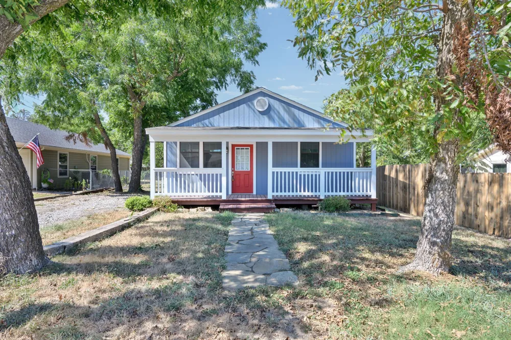 1210 Elmira Street Weatherford, TX 76086