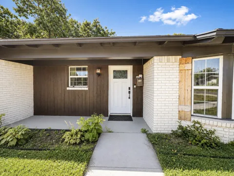 102 E Highland Drive