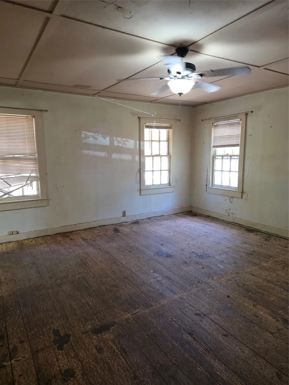 135 Giant Cedar Drive Whitney, TX 76692