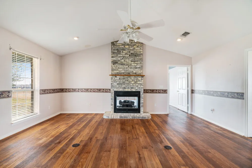 3754 County Road 11300 Paris, TX 75462