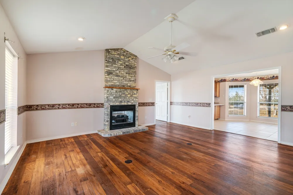 3754 County Road 11300 Paris, TX 75462