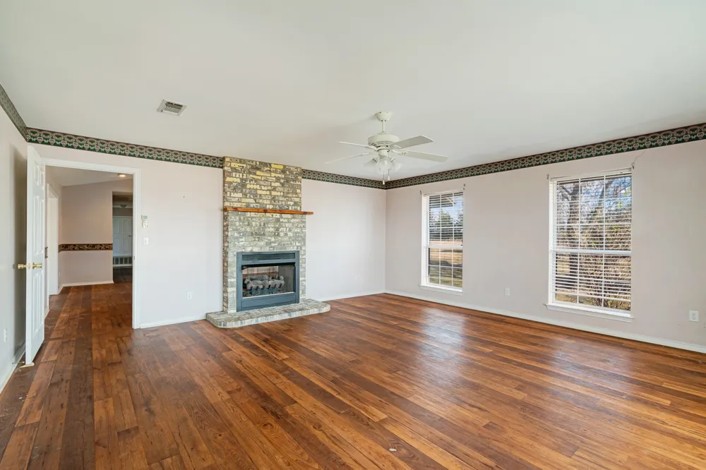 3754 County Road 11300 Paris, TX 75462