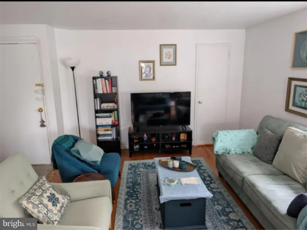 2704 13TH STREET S #1 Arlington, VA 22204