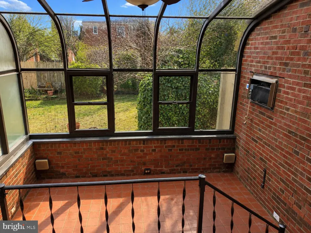 2704 13TH STREET S #1 Arlington, VA 22204