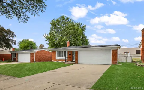 1326 W Elmwood Avenue