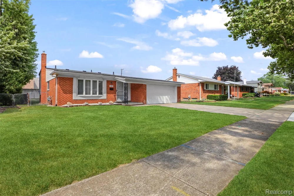 1326 W Elmwood Avenue Clawson City, MI 48017