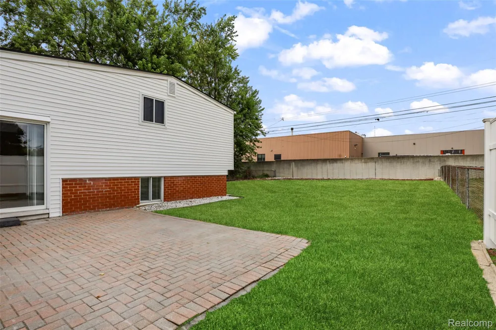 1326 W Elmwood Avenue Clawson City, MI 48017
