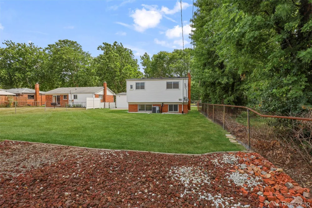 1326 W Elmwood Avenue Clawson City, MI 48017