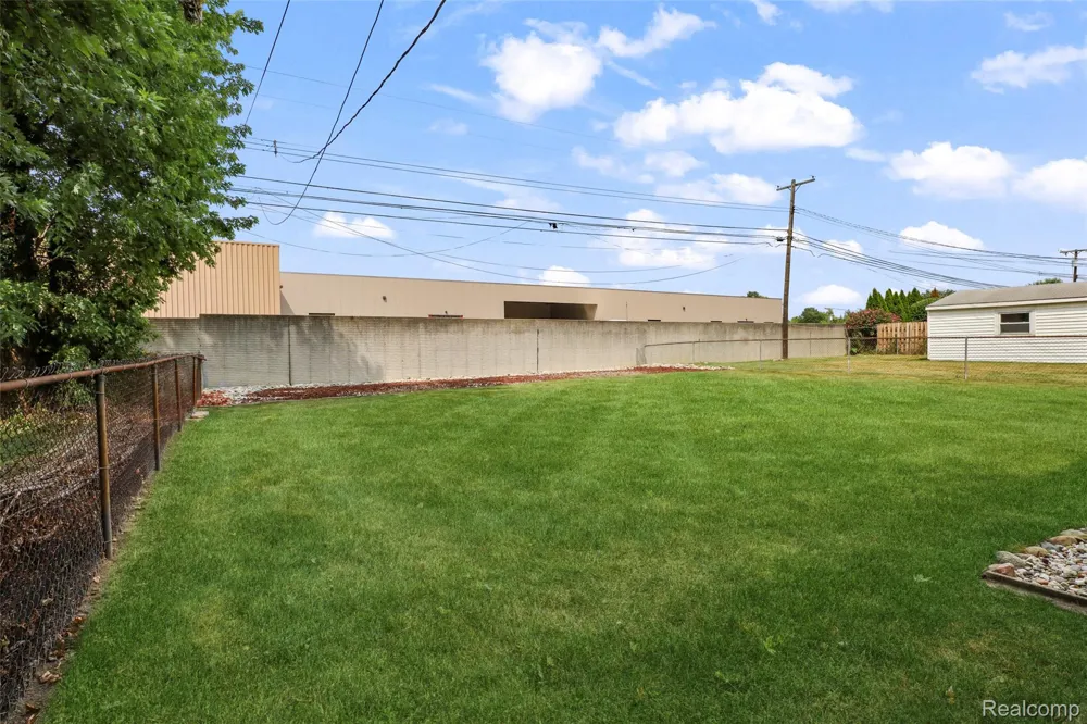 1326 W Elmwood Avenue Clawson City, MI 48017