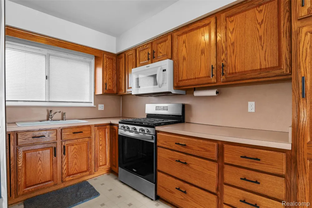 1326 W Elmwood Avenue Clawson City, MI 48017