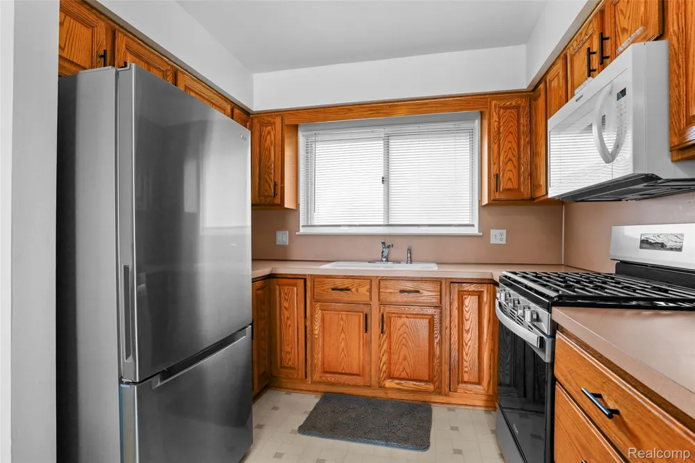 1326 W Elmwood Avenue Clawson City, MI 48017