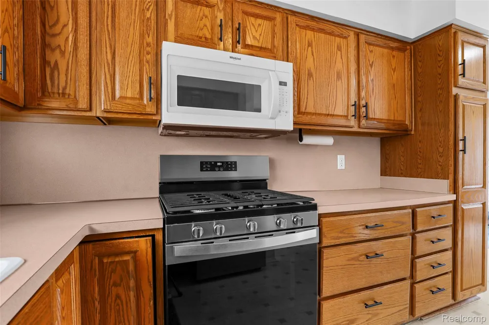 1326 W Elmwood Avenue Clawson City, MI 48017