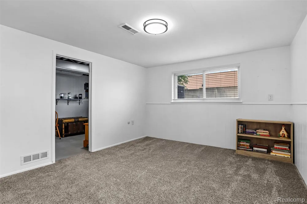 1326 W Elmwood Avenue Clawson City, MI 48017