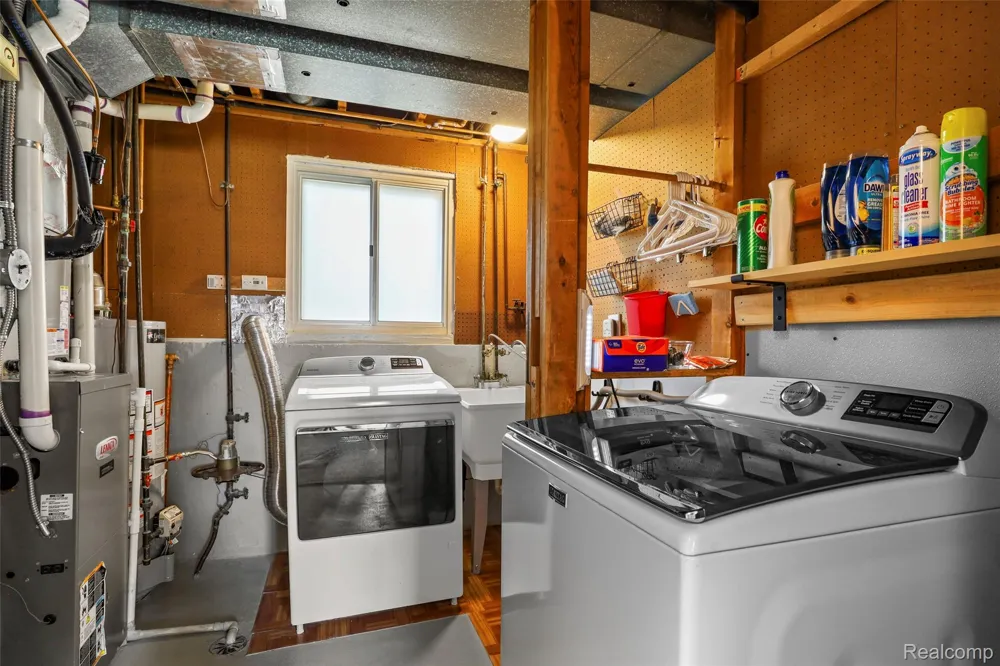 1326 W Elmwood Avenue Clawson City, MI 48017