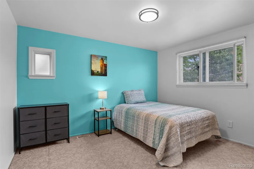 1326 W Elmwood Avenue Clawson City, MI 48017