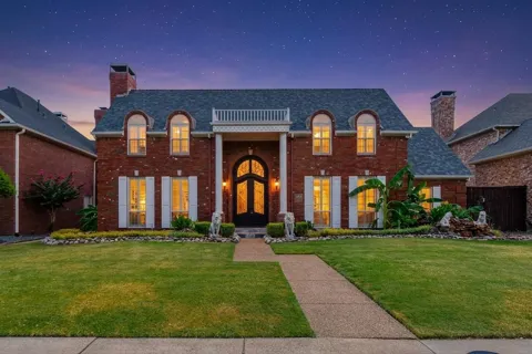 4404 Hollow Oak Drive