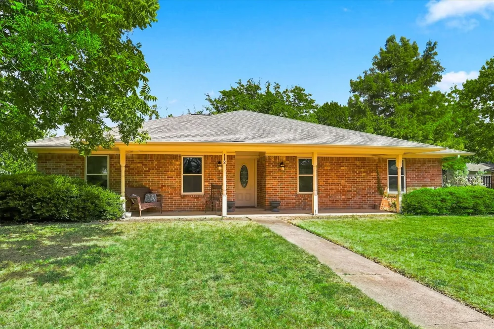 112 Diane Drive Sanger, TX 76266
