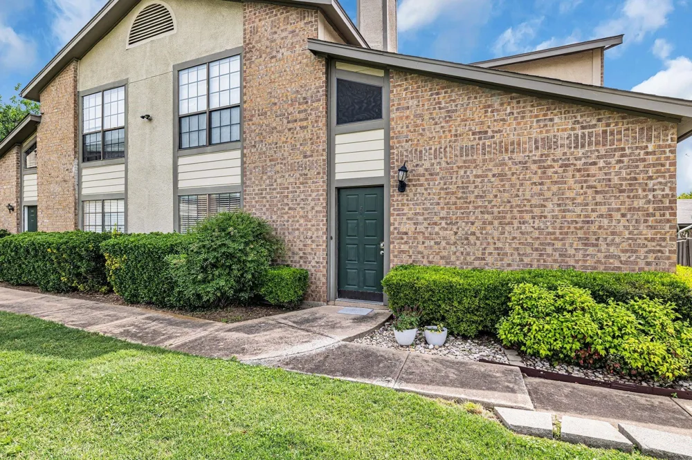 332 W Harwood Road #B Hurst, TX 76054