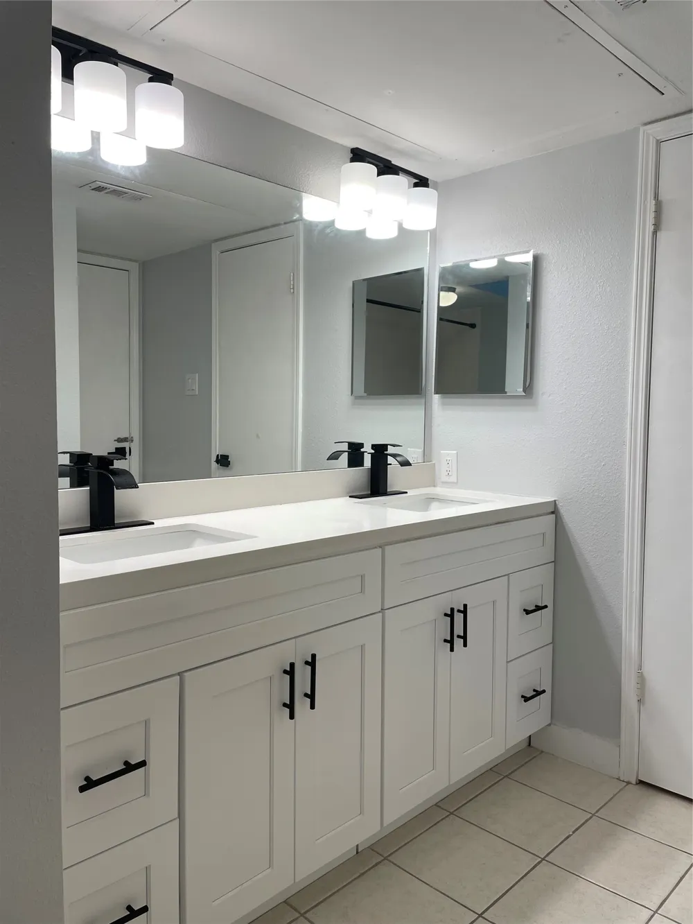 332 W Harwood Road #B Hurst, TX 76054