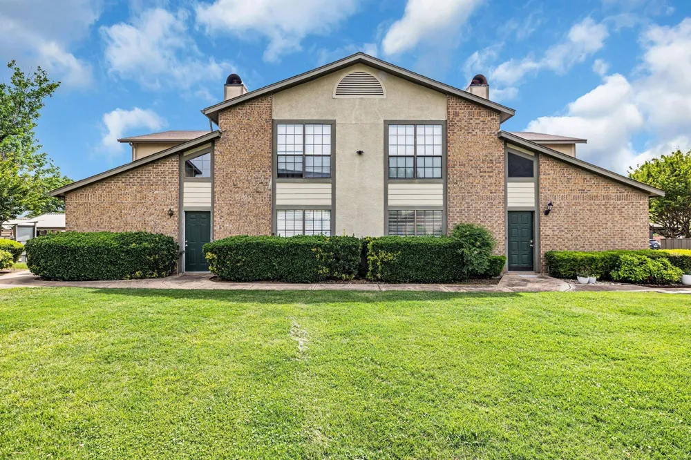 332 W Harwood Road #B Hurst, TX 76054