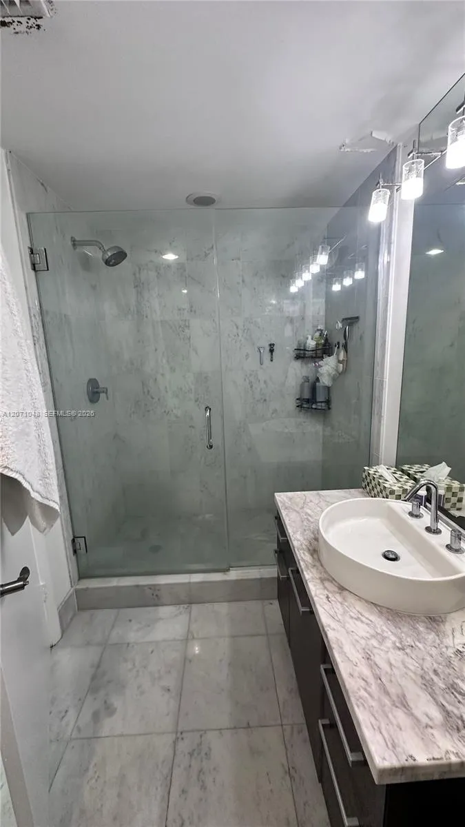 244 Biscayne Blvd #1707 Miami, FL 33132