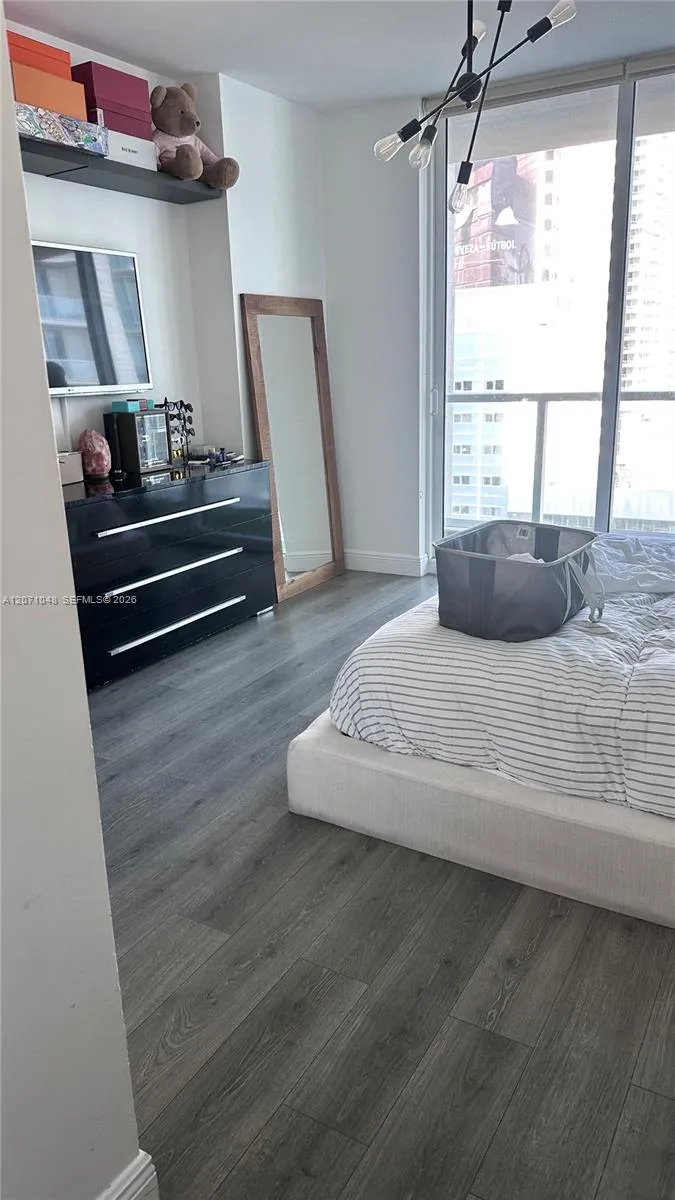 244 Biscayne Blvd #1707 Miami, FL 33132