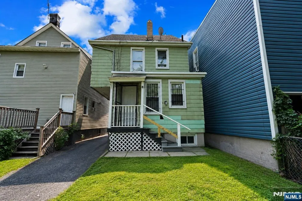 27 Cummings Street Irvington, NJ 07111