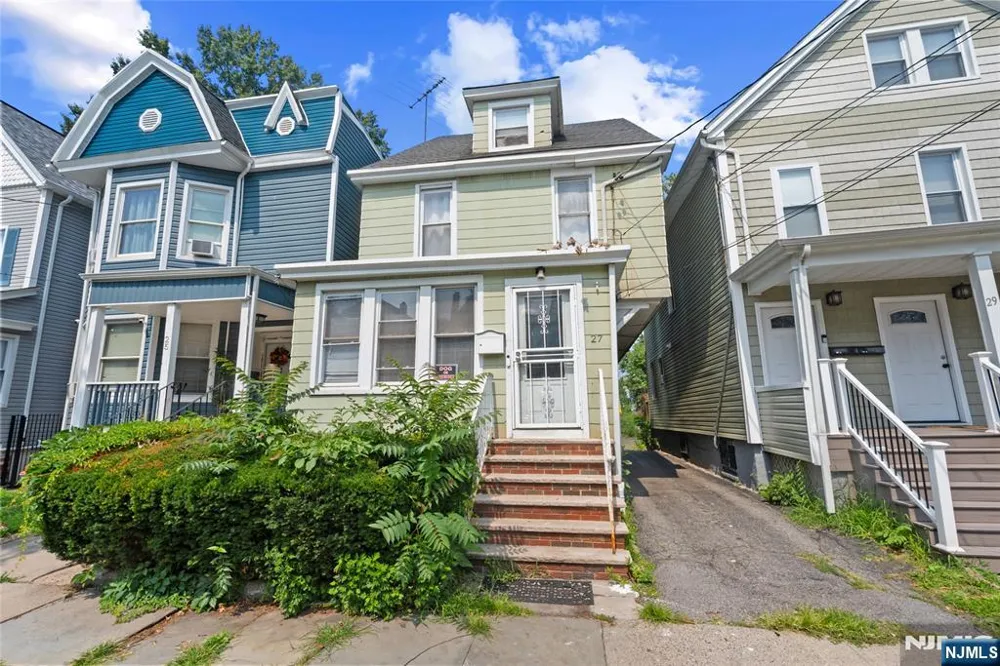 27 Cummings Street Irvington, NJ 07111