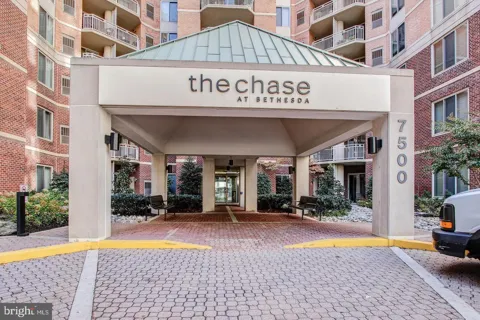 7500 WOODMONT AVENUE #S1019
