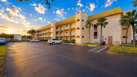 8500 Sunrise Lakes Blvd #201