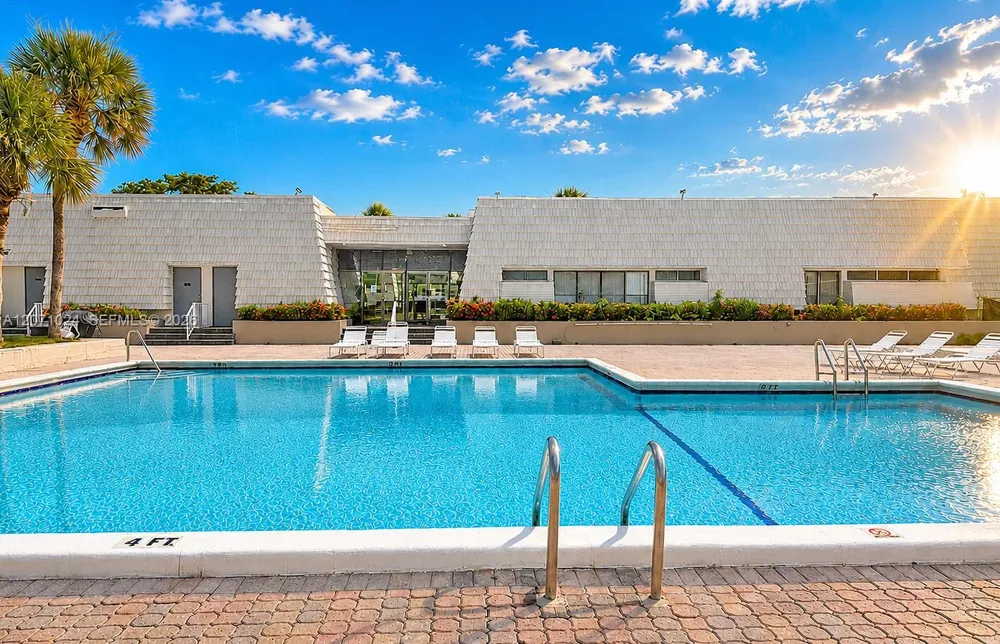 8500 Sunrise Lakes Blvd #201 Sunrise, FL 33322