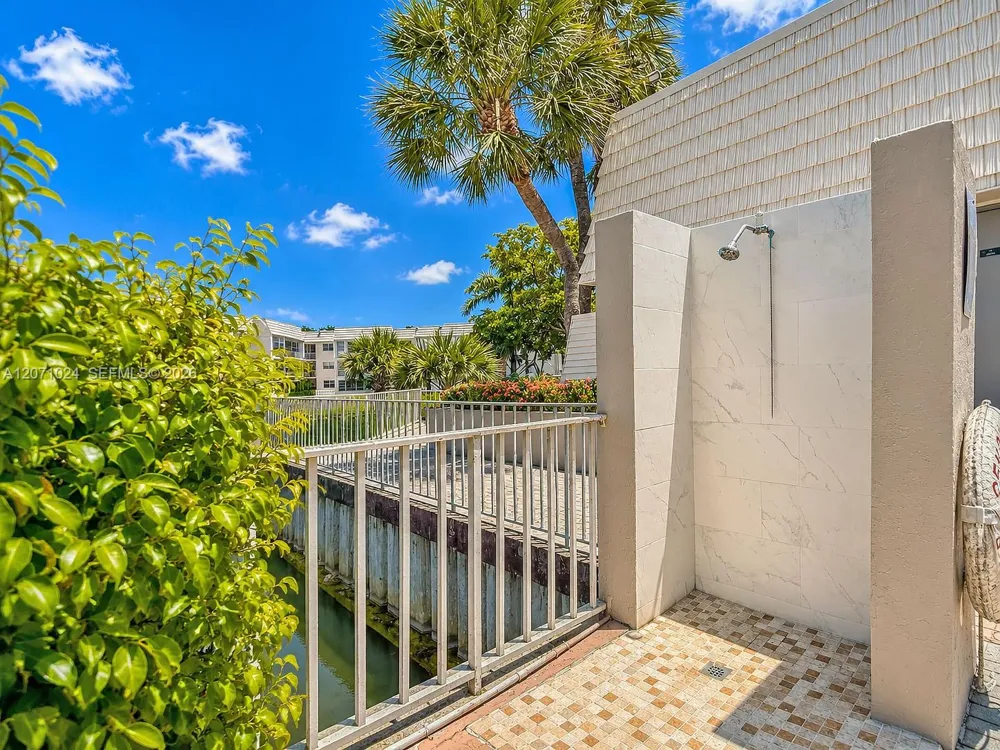 8500 Sunrise Lakes Blvd #201 Sunrise, FL 33322