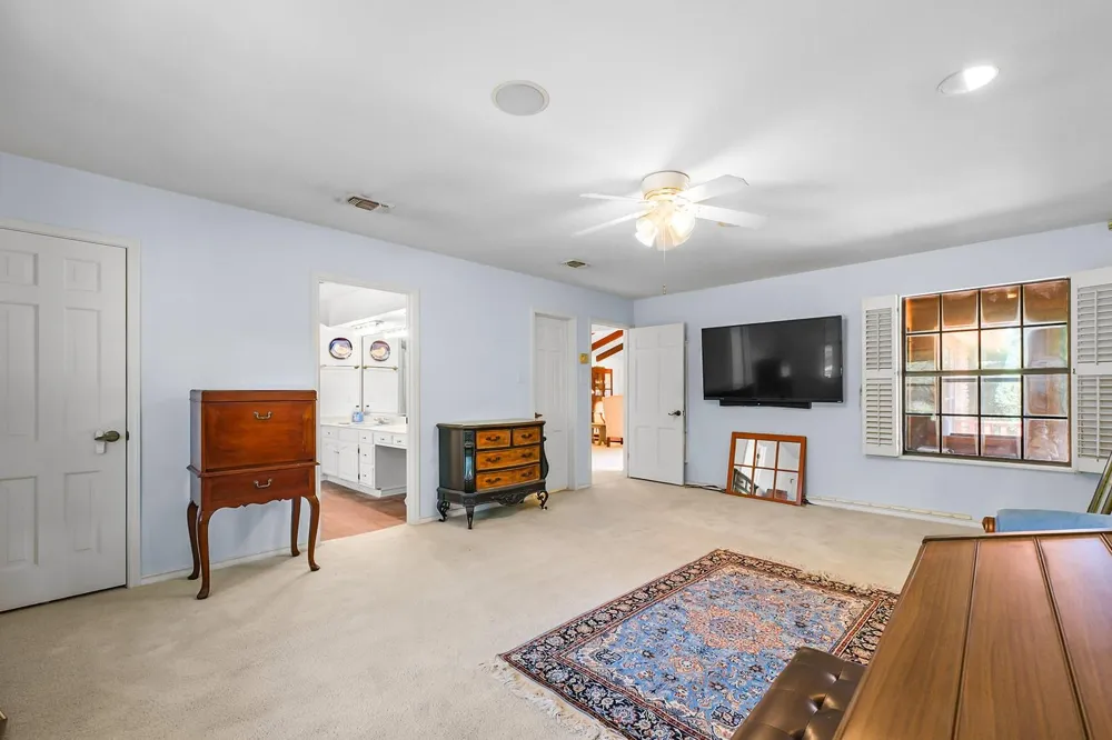 104 Braeburn Circle Kerrville, TX 78028