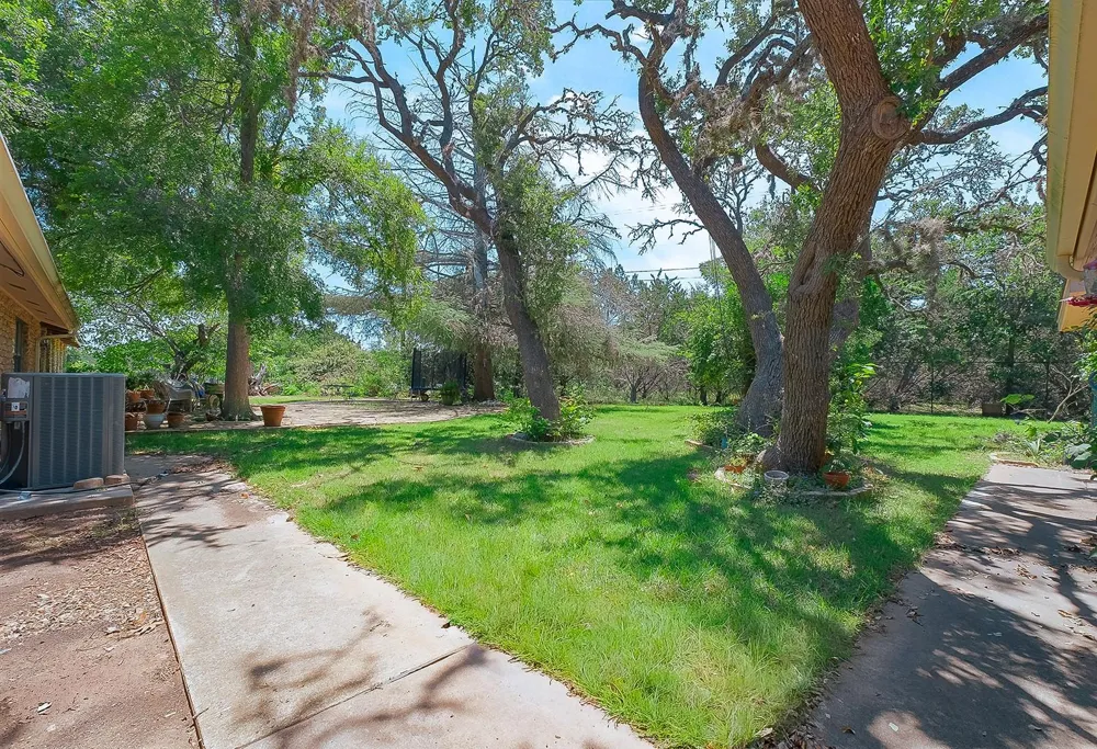 104 Braeburn Circle Kerrville, TX 78028