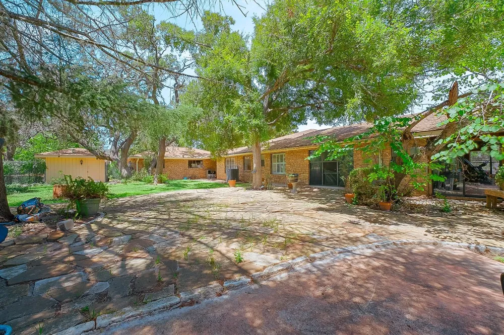 104 Braeburn Circle Kerrville, TX 78028