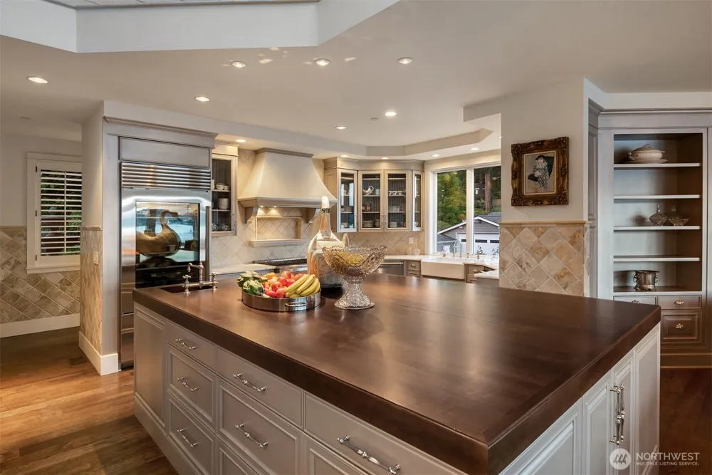 16 Enatai Drive Bellevue, WA 98004