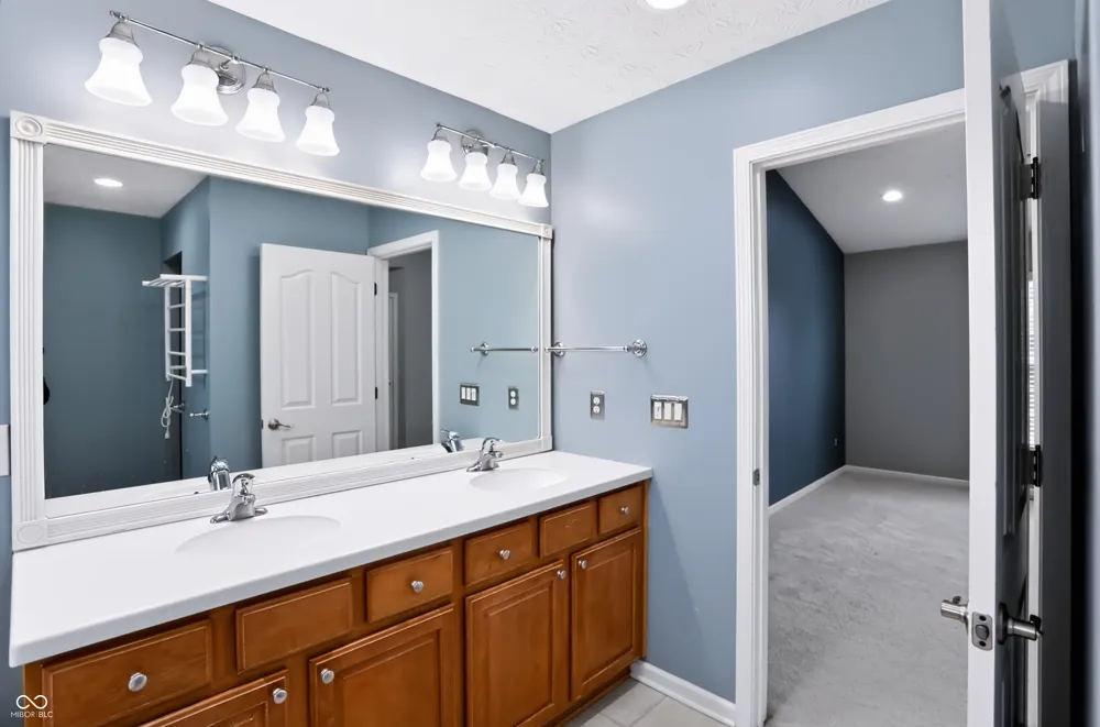 13973 Avalon East Drive Fishers, IN 46037