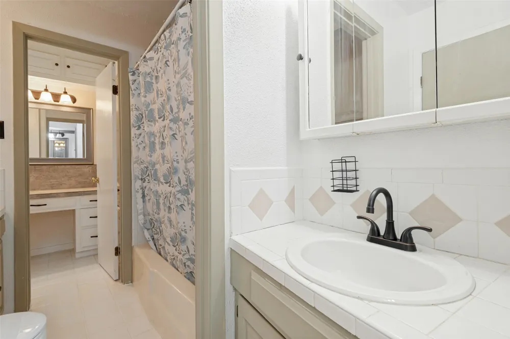 2304 Shady Brook Drive Bedford, TX 76021